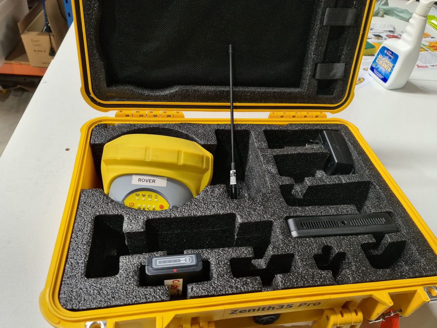 Geomax Zenith 25 GNSS Base & Rover Kit